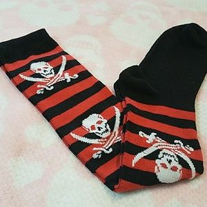 🦄 NWOT Knee-high skull socks